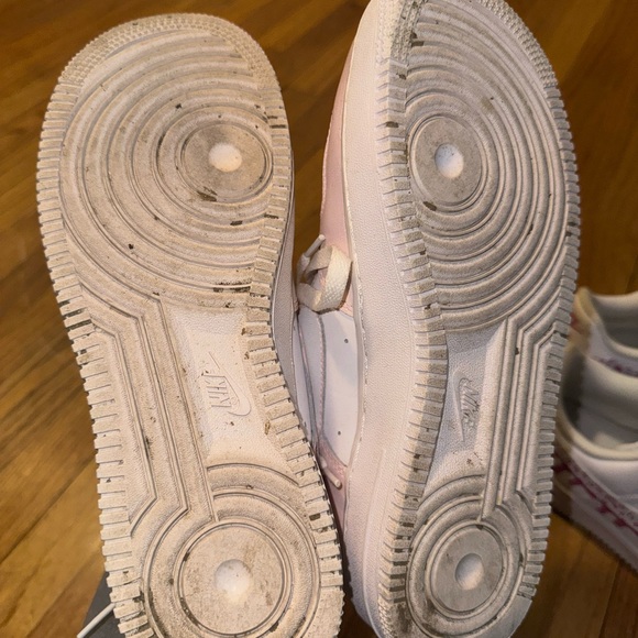 Light Pink Nike Shoes. - Picture 4 of 5